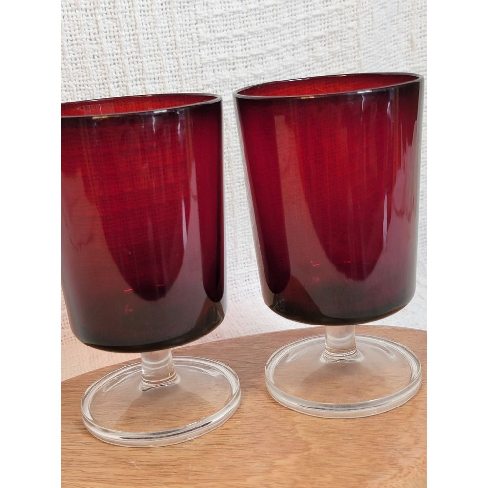 Set of 2 Vintage Arcoroc Ruby Wine Glasses